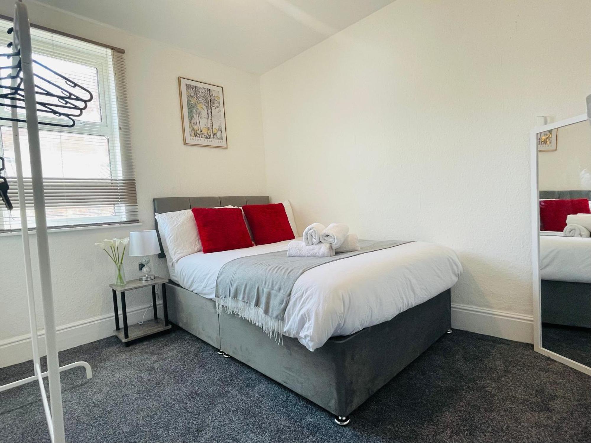 Exquisite Centre 5 Bedroom House - Lt Apartment