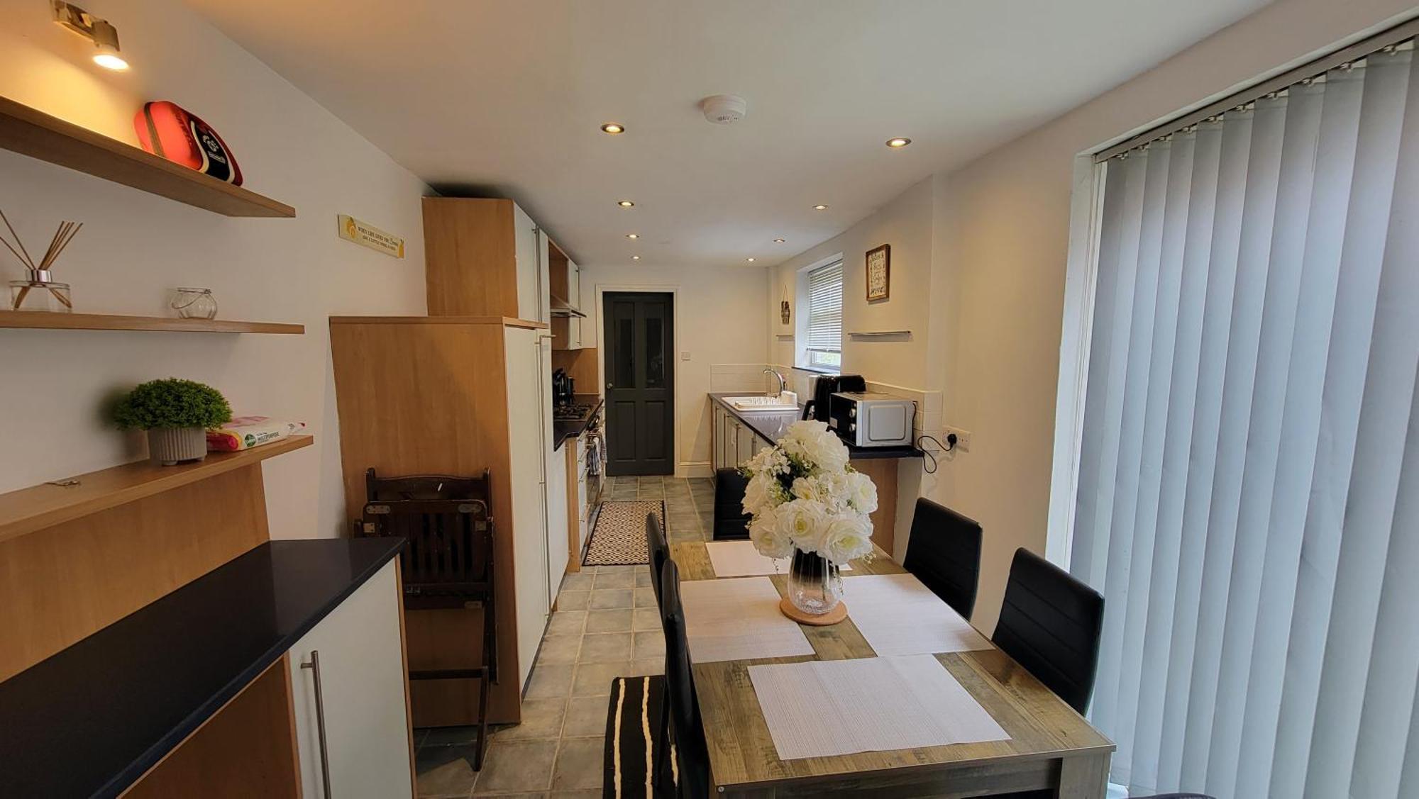 Exquisite Centre 5 Bedroom House - Lt Apartment