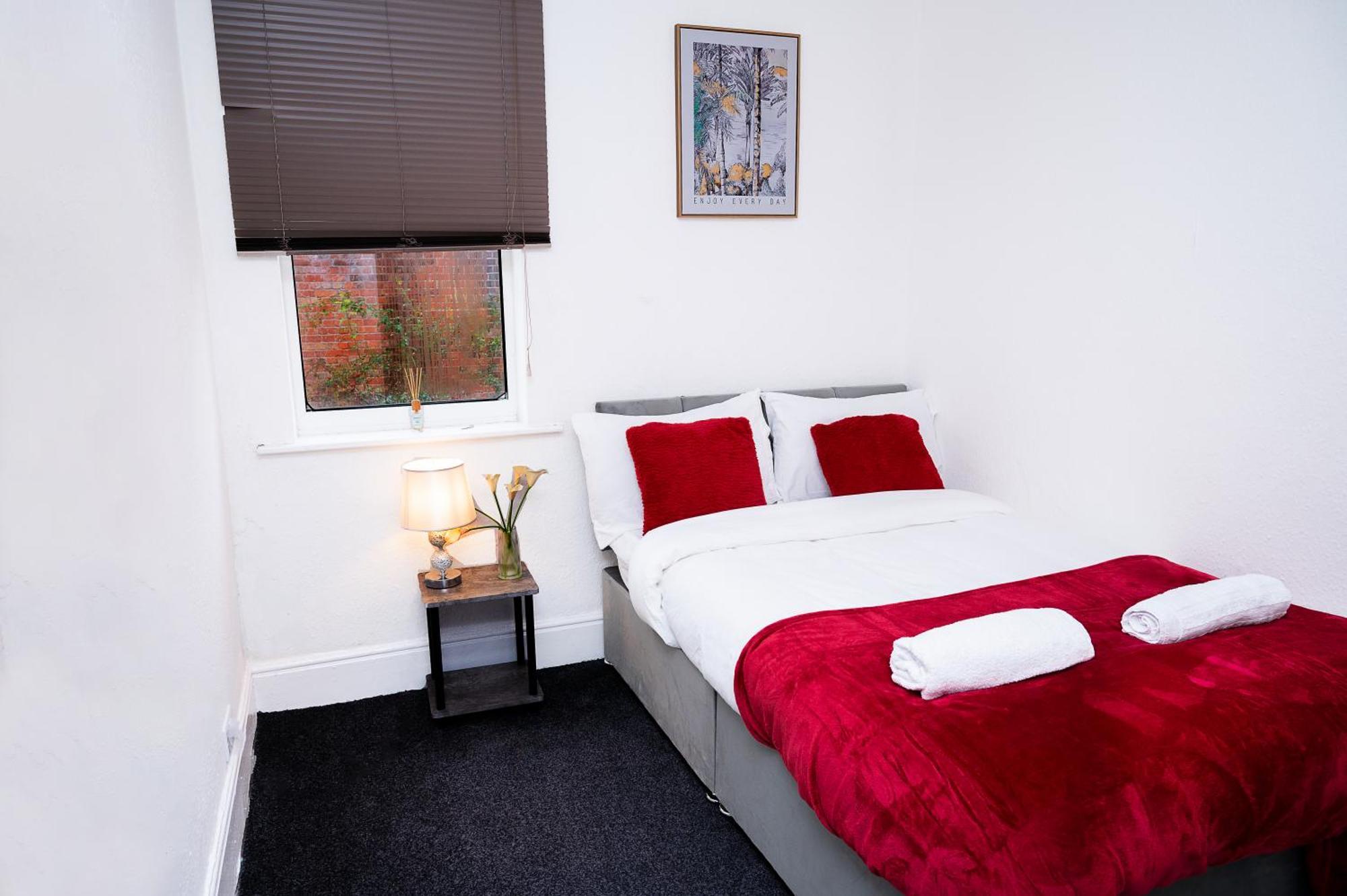 Exquisite Centre 5 Bedroom House - Lt Apartment *