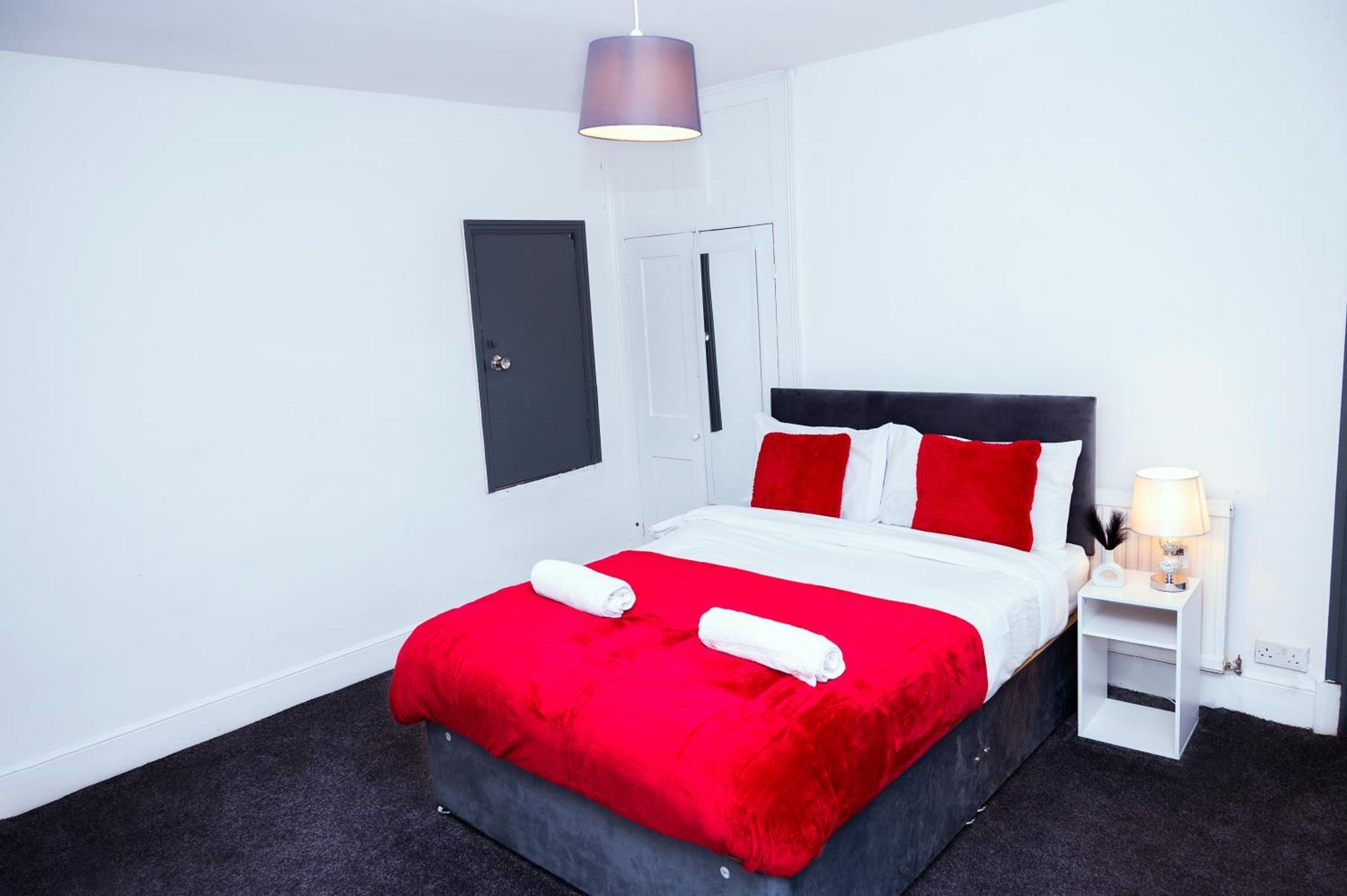 Exquisite Centre 5 Bedroom House - Lt *