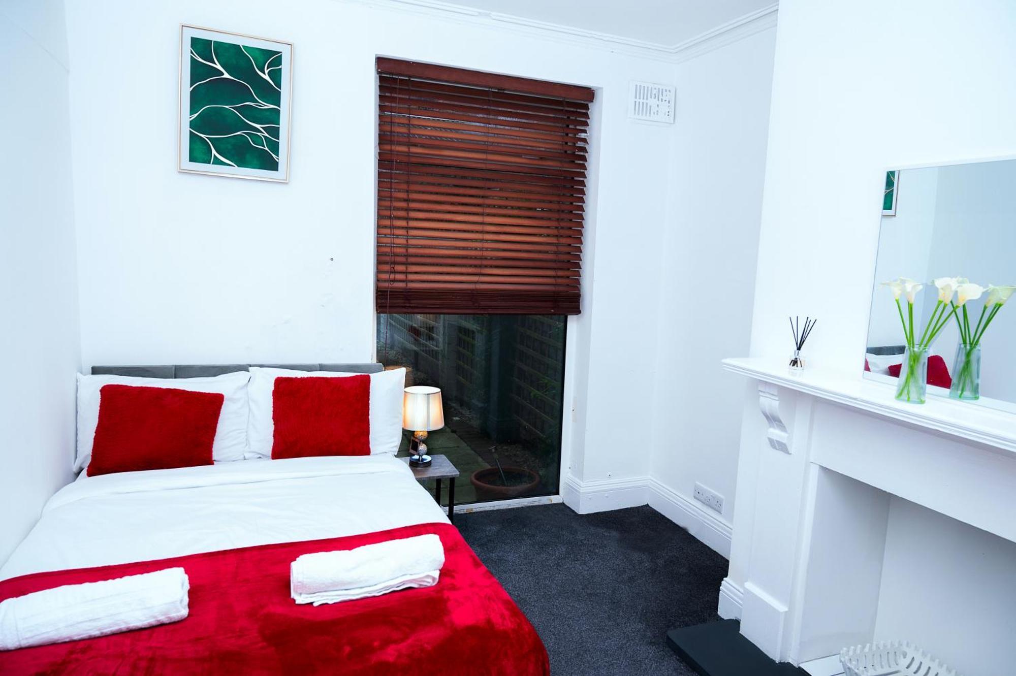 Exquisite Centre 5 Bedroom House - Lt Apartment