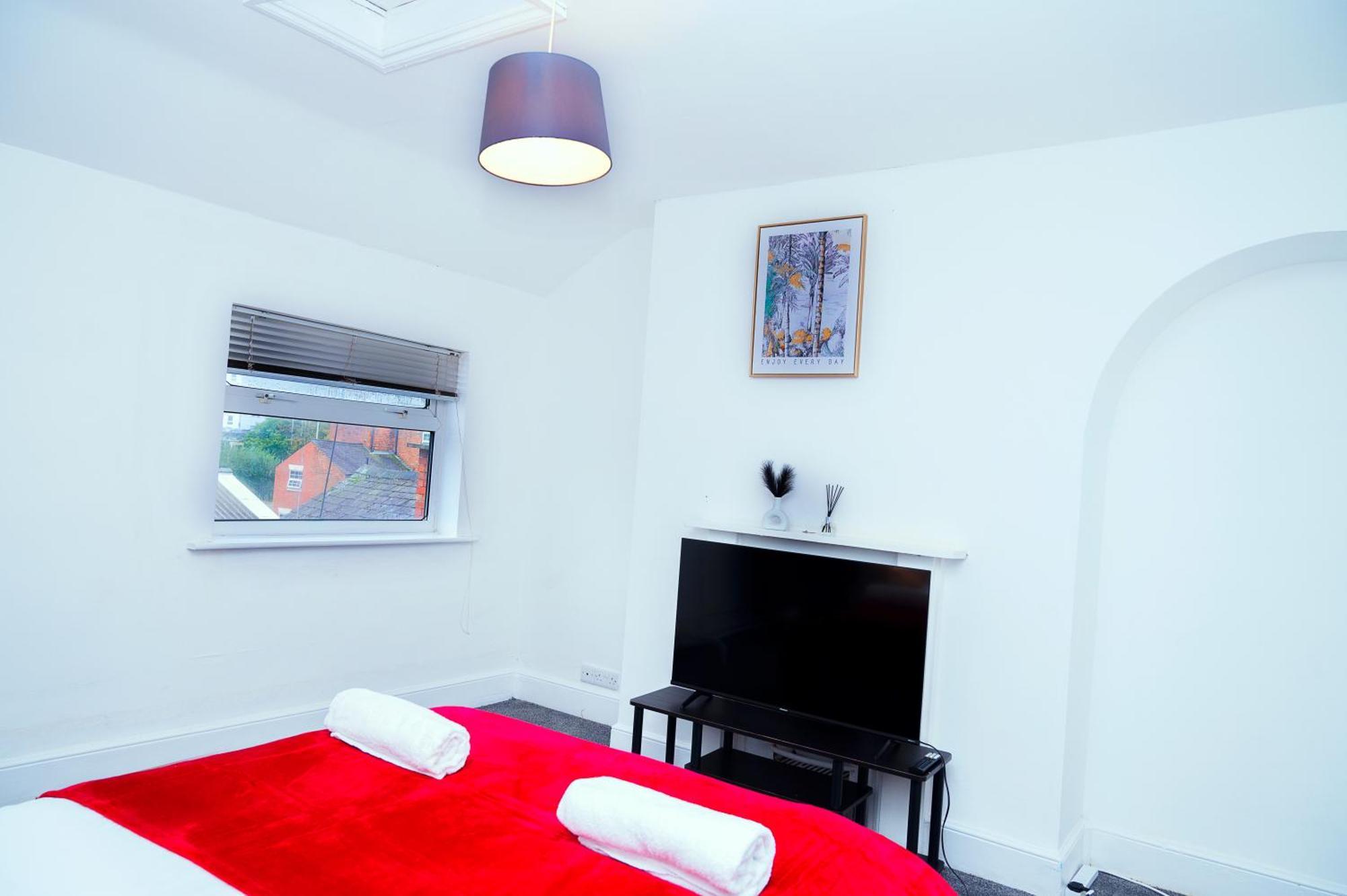Exquisite Centre 5 Bedroom House - Lt Apartment